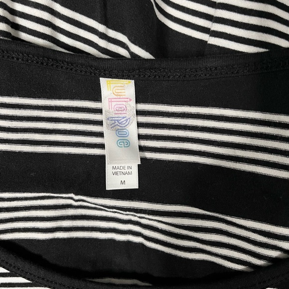 LuLaRoe Scoop Neck Tee - Picture 3 of 3